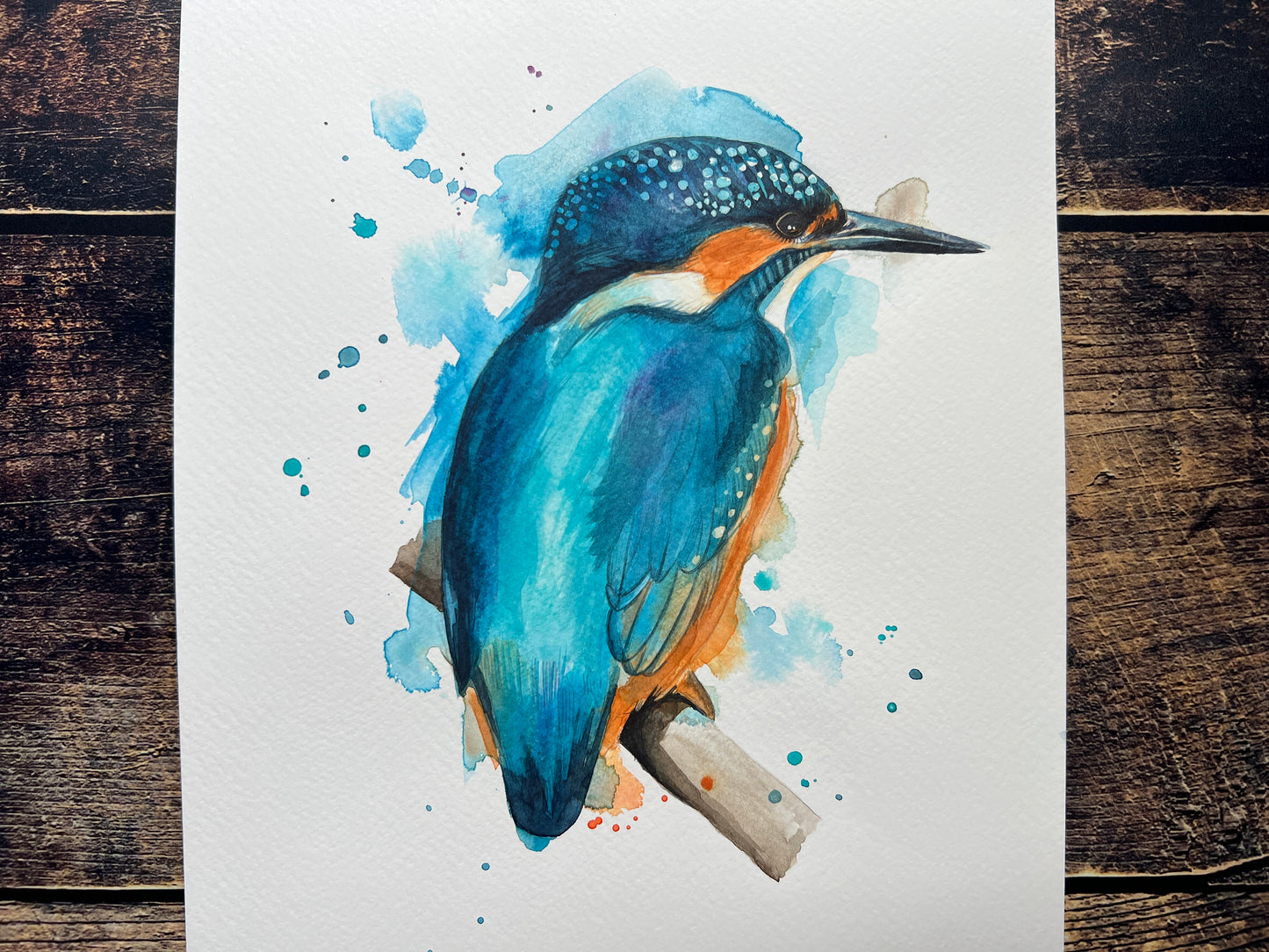 An expressive watercolour painting of a common kingfisher.