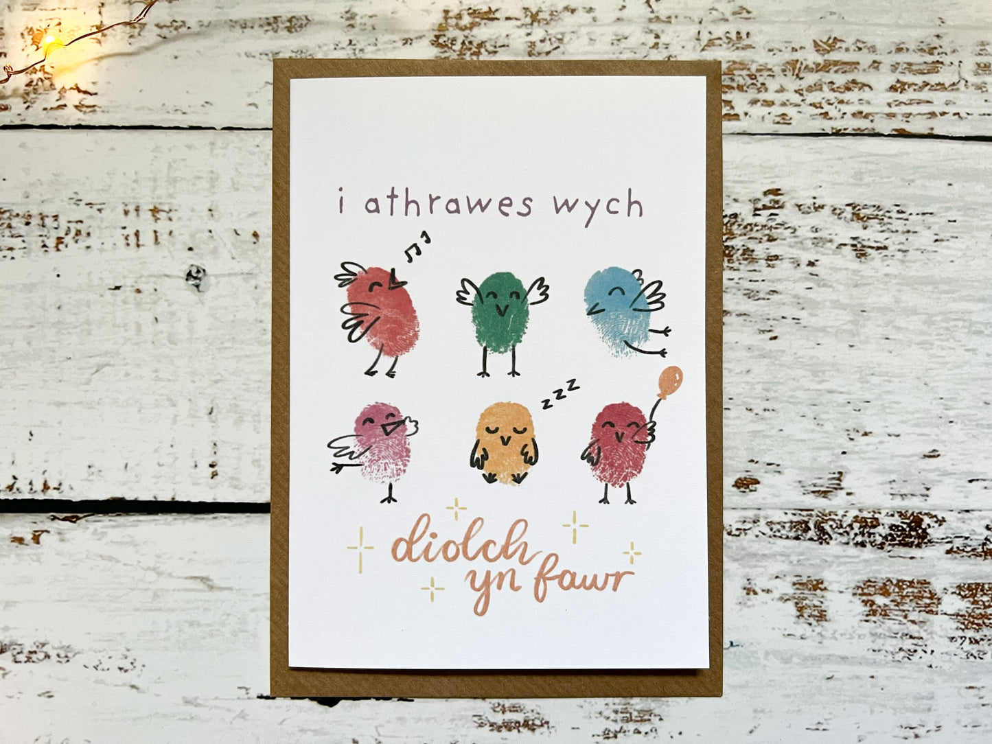 A fingerprinted teacher thank you card which reads 'i athrawes wych, diolch yn fawr'.