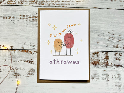 An A6 teacher card which says 'Diolch yn fawr athrawes' and has two fingerprinted birds on.